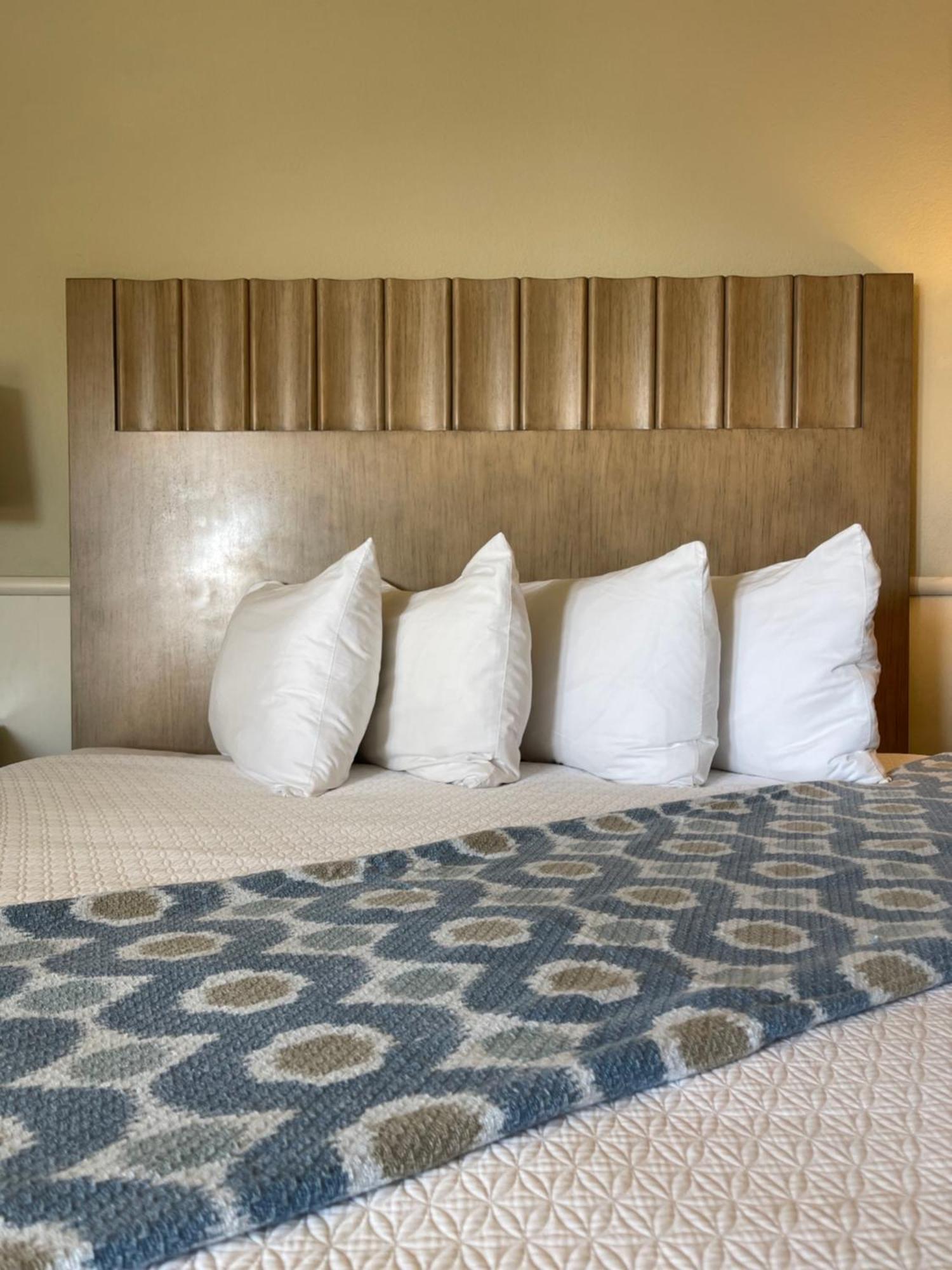 Cambria Landing Inn And Suites Exteriér fotografie