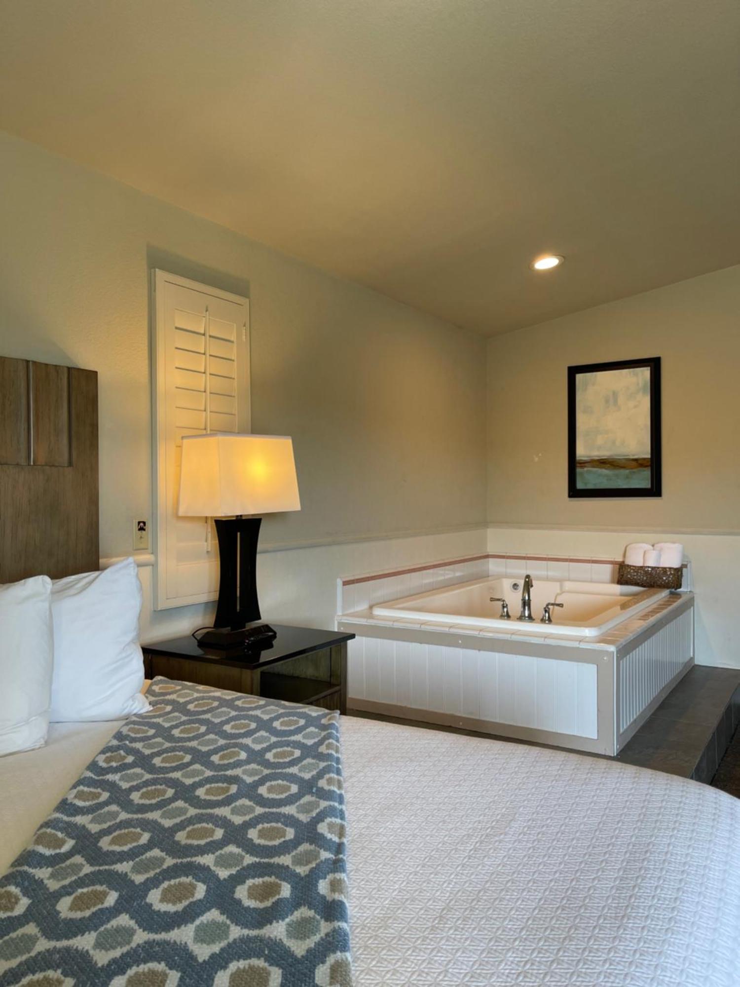 Cambria Landing Inn And Suites Exteriér fotografie