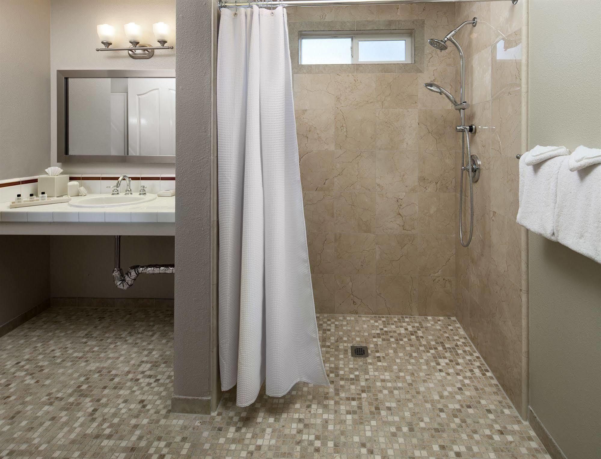 Cambria Landing Inn And Suites Exteriér fotografie