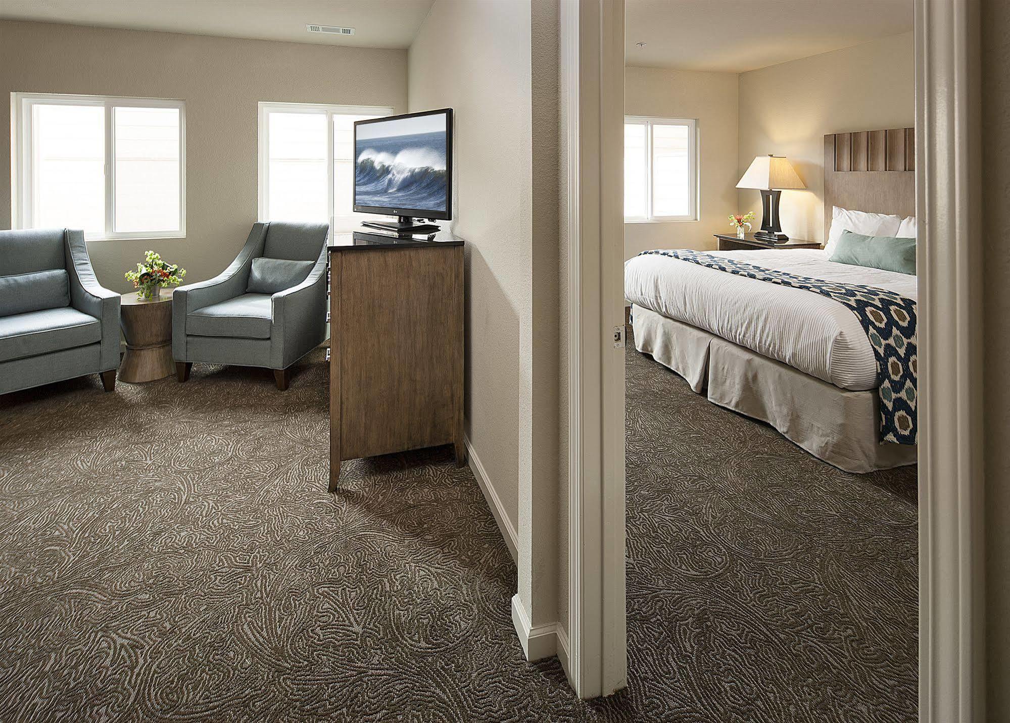 Cambria Landing Inn And Suites Exteriér fotografie